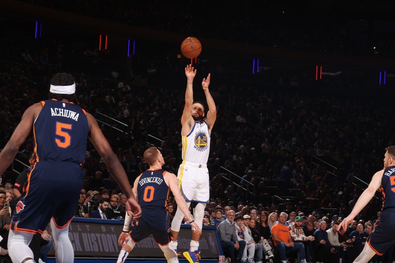 NEW YORK, NY - FEBRUARY 29: Stephen Curry #30 of the Golden State Warriors shoots a three point basket against the New York Knicks on January 29, 2024 at Madison Square Garden in New York City, New York.  NOTE TO USER: User expressly acknowledges and agrees that, by downloading and or using this photograph, User is consenting to the terms and conditions of the Getty Images License Agreement. Mandatory Copyright Notice: Copyright 2024 NBAE  (Photo by Nathaniel S. Butler/NBAE via Getty Images)