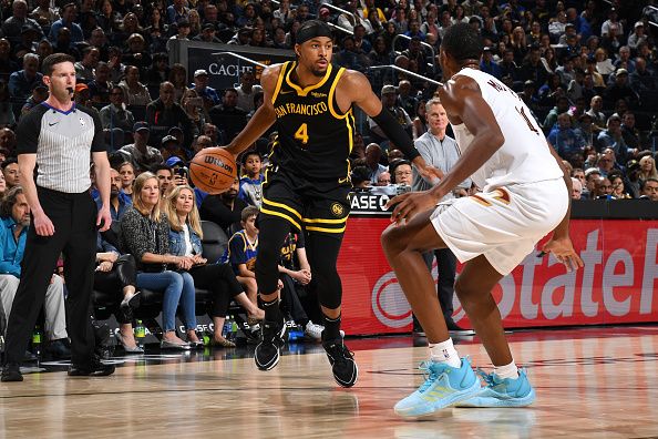 SAN FRANCISCO, CA - NOVEMBER 11: Moses Moody #4 of the Golden State Warriors dribbles the ball during the game against the Cleveland Cavaliers on November 11, 2023 at Chase Center in San Francisco, California. NOTE TO USER: User expressly acknowledges and agrees that, by downloading and or using this photograph, user is consenting to the terms and conditions of Getty Images License Agreement. Mandatory Copyright Notice: Copyright 2023 NBAE (Photo by Noah Graham/NBAE via Getty Images)