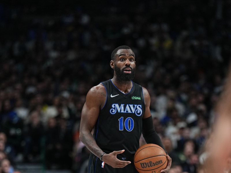 DALLAS, TX - JANUARY 24: Tim Hardaway Jr. #10 of the Dallas Mavericks sets the play during the game against the Phoenix Suns on January 24, 2024 at the American Airlines Center in Dallas, Texas. NOTE TO USER: User expressly acknowledges and agrees that, by downloading and or using this photograph, User is consenting to the terms and conditions of the Getty Images License Agreement. Mandatory Copyright Notice: Copyright 2024 NBAE (Photo by Glenn James/NBAE via Getty Images)