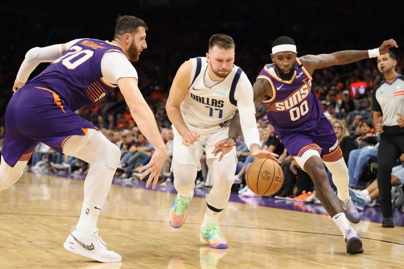 PHOENIX, ARIZONA - OCTOBER 26: Luka Doncic #77 of the Dallas Mavericks attempts to control the ball under pressure from Jusuf Nurkic #20 and Royce O'Neale #00 of the Phoenix Suns during the second half of the NBA game at Footprint Center on October 26, 2024 in Phoenix, Arizona. The Suns defeated the Mavericks 114-102. ?NOTE TO USER: User expressly acknowledges and agrees that, by downloading and/or using this photograph, user is consenting to the terms and conditions of the Getty Images License Agreement. (Photo by Christian Petersen/Getty Images)