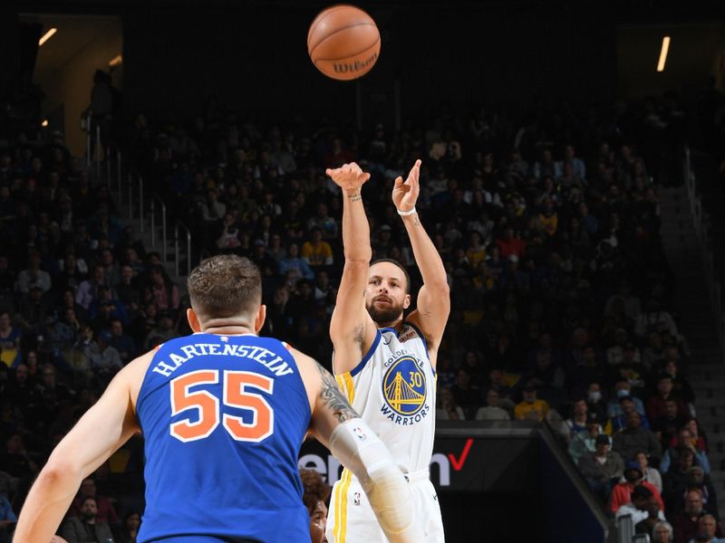 SAN FRANCISCO, CA - MARCH 18: Stephen Curry #30 of the Golden State Warriors shoots a three point basket during the game against the New York Knicks on MARCH 18, 2024 at Chase Center in San Francisco, California. NOTE TO USER: User expressly acknowledges and agrees that, by downloading and or using this photograph, user is consenting to the terms and conditions of Getty Images License Agreement. Mandatory Copyright Notice: Copyright 2024 NBAE (Photo by Noah Graham/NBAE via Getty Images)
