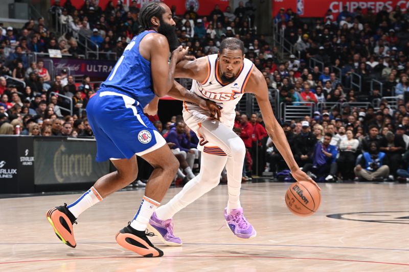 LOS ANGELES, CA - JANUARY 8: Kevin Durant #35 of the Phoenix Suns dribbles the ball during the game against the LA Clippers on January 8, 2024 at Crypto.Com Arena in Los Angeles, California. NOTE TO USER: User expressly acknowledges and agrees that, by downloading and/or using this Photograph, user is consenting to the terms and conditions of the Getty Images License Agreement. Mandatory Copyright Notice: Copyright 2024 NBAE (Photo by Andrew D. Bernstein/NBAE via Getty Images)