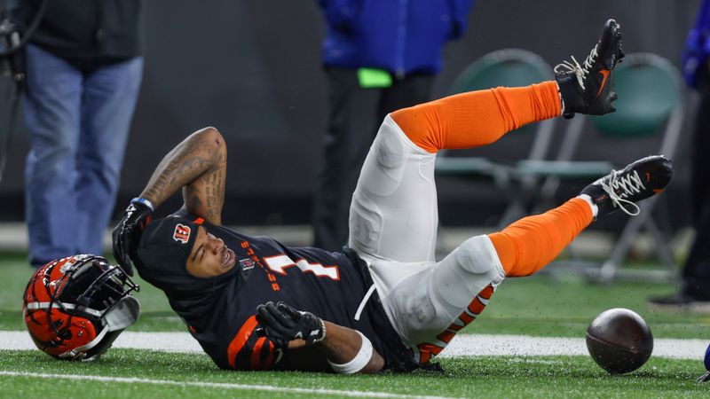 Cincinnati Bengals wide receiver Ja'Marr Chase (1) loses his helmet during an NFL football game against the Buffalo Bills, Sunday, Nov. 5, 2023, in Cincinnati. (AP Photo/Gary McCullough)