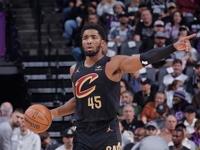 SACRAMENTO, CA - NOVEMBER 13: Donovan Mitchell #45 of the Cleveland Cavaliers brings the ball up court against the Sacramento Kings on November 13, 2023 at Golden 1 Center in Sacramento, California. NOTE TO USER: User expressly acknowledges and agrees that, by downloading and or using this Photograph, user is consenting to the terms and conditions of the Getty Images License Agreement. Mandatory Copyright Notice: Copyright 2023 NBAE (Photo by Rocky Widner/NBAE via Getty Images)