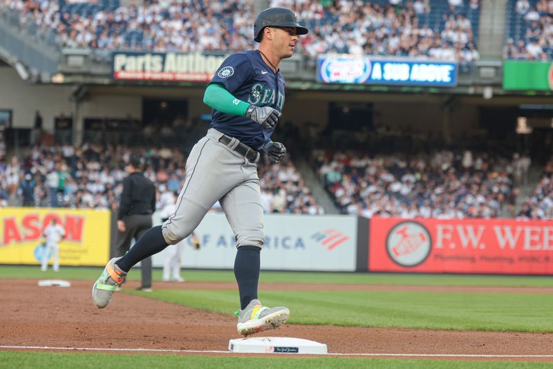 May 21, 2024; Bronx, New York, USA; Seattle Mariners shortstop Dylan Moore (25) rounds third base after hitting a two run home run during the third inning against the New York Yankees at Yankee Stadium. Mandatory Credit: Vincent Carchietta-USA TODAY Sports