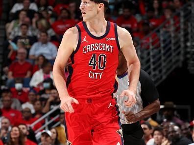 NEW ORLEANS, LA - OCTOBER 28: Cody Zeller #40 of the New Orleans Pelicans looks on during the game against the New York Knicks on October 28, 2023 at the Smoothie King Center in New Orleans, Louisiana. NOTE TO USER: User expressly acknowledges and agrees that, by downloading and or using this Photograph, user is consenting to the terms and conditions of the Getty Images License Agreement. Mandatory Copyright Notice: Copyright 2023 NBAE (Photo by Layne Murdoch Jr./NBAE via Getty Images)