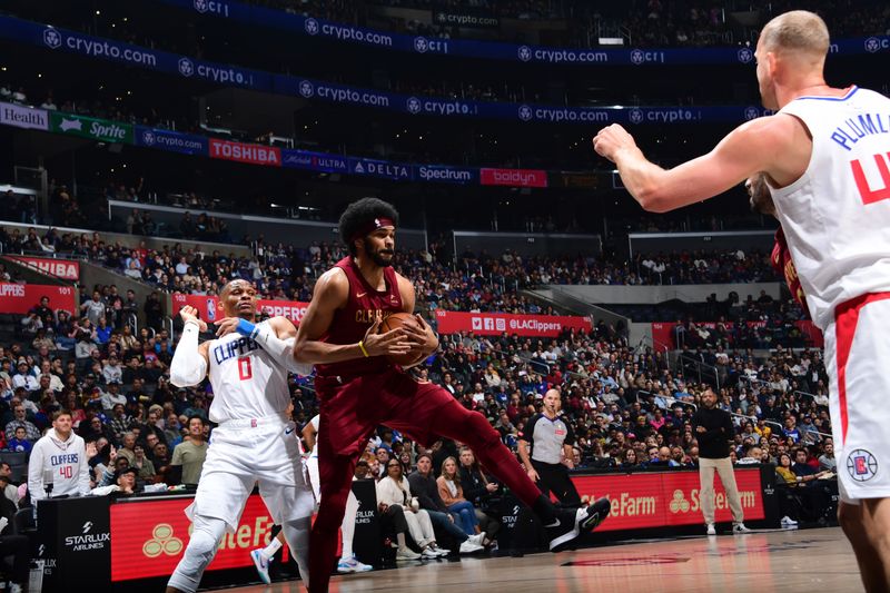 LOS ANGELES, CA - APRIL 7: Jarrett Allen #31 of the Cleveland Cavaliers handles the ball during the game against the LA Clippers on April 7, 2024 at Crypto.Com Arena in Los Angeles, California. NOTE TO USER: User expressly acknowledges and agrees that, by downloading and/or using this Photograph, user is consenting to the terms and conditions of the Getty Images License Agreement. Mandatory Copyright Notice: Copyright 2024 NBAE (Photo by Adam Pantozzi/NBAE via Getty Images)