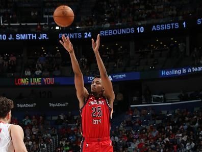 NEW ORLEANS, LA - DECEMBER 23: (EDITORS NOTE: Sequence 1 of 2) Trey Murphy III #25 of the New Orleans Pelicans shoots a three point basket during the game against the Houston Rockets on December 23, 2023 at the Smoothie King Center in New Orleans, Louisiana. NOTE TO USER: User expressly acknowledges and agrees that, by downloading and or using this Photograph, user is consenting to the terms and conditions of the Getty Images License Agreement. Mandatory Copyright Notice: Copyright 2023 NBAE (Photo by Layne Murdoch Jr./NBAE via Getty Images)