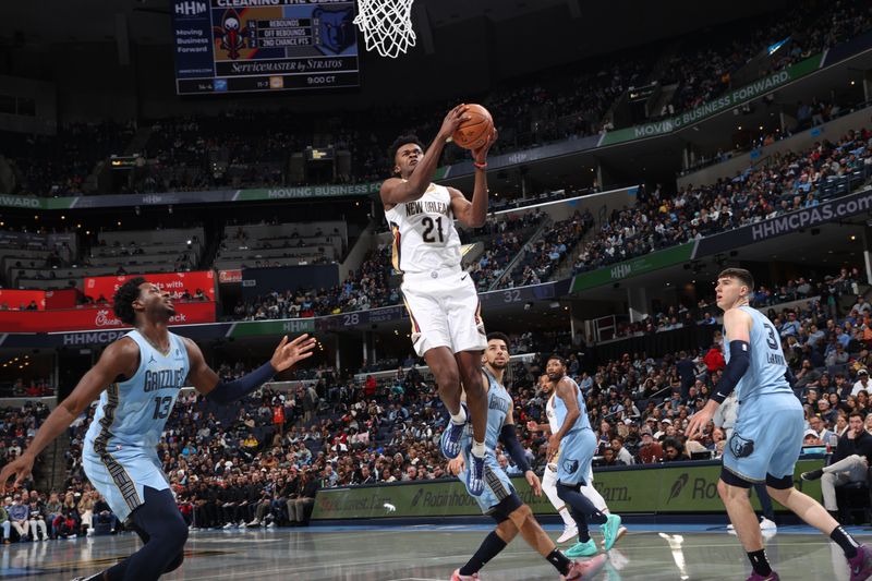 MEMPHIS, TN - NOVEMBER 29: Yves Missi #21 of the New Orleans Pelicans drives to the basket during the game against the Memphis Grizzlies during the Emirates NBA Cup game on November 29, 2024 at FedExForum in Memphis, Tennessee. NOTE TO USER: User expressly acknowledges and agrees that, by downloading and or using this photograph, User is consenting to the terms and conditions of the Getty Images License Agreement. Mandatory Copyright Notice: Copyright 2024 NBAE (Photo by Joe Murphy/NBAE via Getty Images)