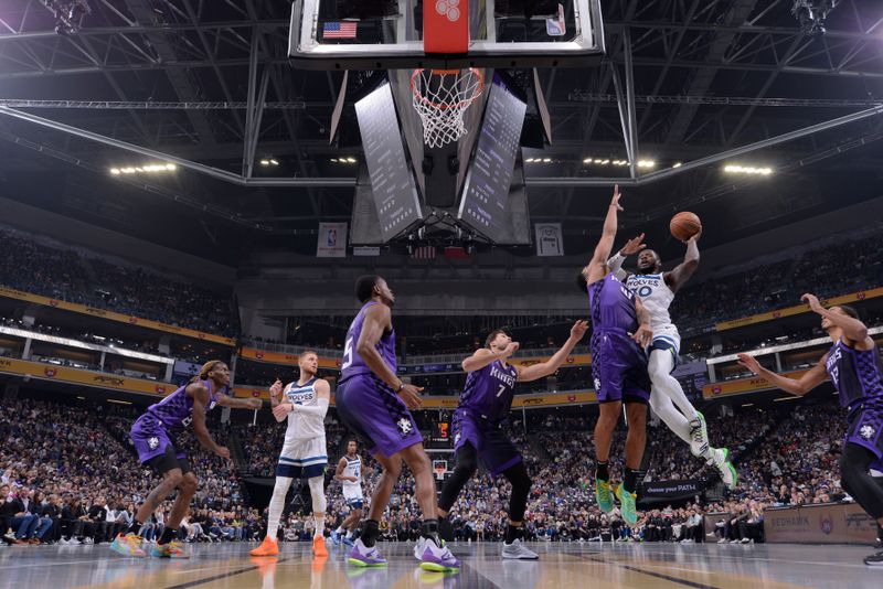 SACRAMENTO, CA - NOVEMBER 15: Julius Randle #30 of the Minnesota Timberwolves drives to the basket during the game against the Sacramento Kings during the Emirates NBA Cup game on November 15, 2024 at Golden 1 Center in Sacramento, California. NOTE TO USER: User expressly acknowledges and agrees that, by downloading and or using this Photograph, user is consenting to the terms and conditions of the Getty Images License Agreement. Mandatory Copyright Notice: Copyright 2024 NBAE (Photo by Rocky Widner/NBAE via Getty Images)