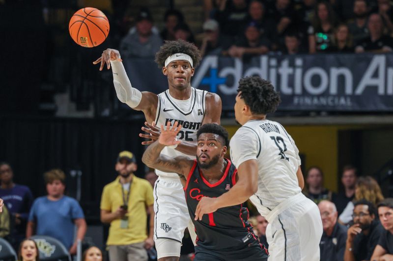 Jan 25, 2023; Orlando, Florida, USA; UCF Knights forward Taylor Hendricks (25) passes the ball over Houston Cougars guard Jamal Shead (1) during the second half at Addition Financial Arena. Mandatory Credit: Mike Watters-USA TODAY Sports