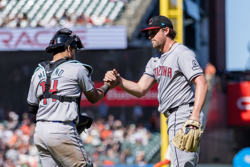 Giants Set Sails for Victory in Phoenix Against Diamondbacks