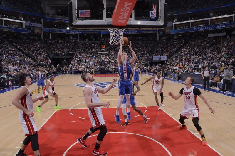 SACRAMENTO, CA - FEBRUARY 26: Kevin Huerter #9 of the Sacramento Kings drives to the basket during the game against the Miami Heat on February 26, 2024 at Golden 1 Center in Sacramento, California. NOTE TO USER: User expressly acknowledges and agrees that, by downloading and or using this Photograph, user is consenting to the terms and conditions of the Getty Images License Agreement. Mandatory Copyright Notice: Copyright 2024 NBAE (Photo by Rocky Widner/NBAE via Getty Images)