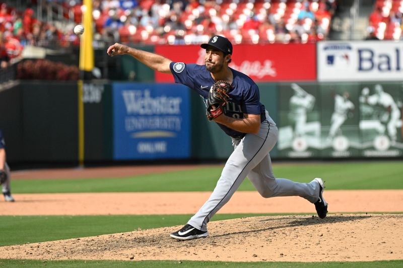Sep 8, 2024; St. Louis, Missouri, USA; Seattle Mariners relief pitcher JT Chargois (84) throws against the St. Louis Cardinals during the eighth inning at Busch Stadium. Mandatory Credit: Jeff Le-Imagn Images