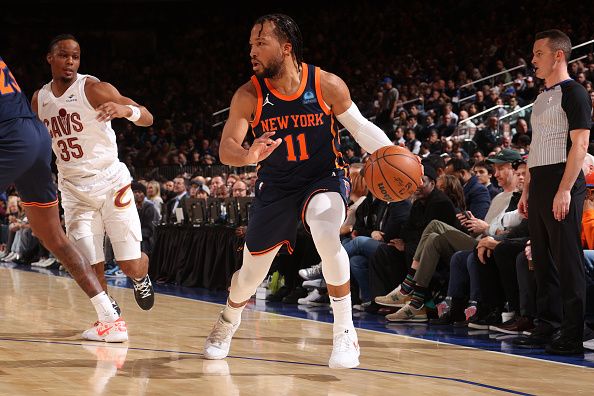 NEW YORK, NY - NOVEMBER 1: Jalen Brunson #11 of the New York Knicks handles the ball during the game against the Cleveland Cavaliers on November 1, 2023 at Madison Square Garden in New York City, New York.  NOTE TO USER: User expressly acknowledges and agrees that, by downloading and or using this photograph, User is consenting to the terms and conditions of the Getty Images License Agreement. Mandatory Copyright Notice: Copyright 2023 NBAE  (Photo by Nathaniel S. Butler/NBAE via Getty Images)