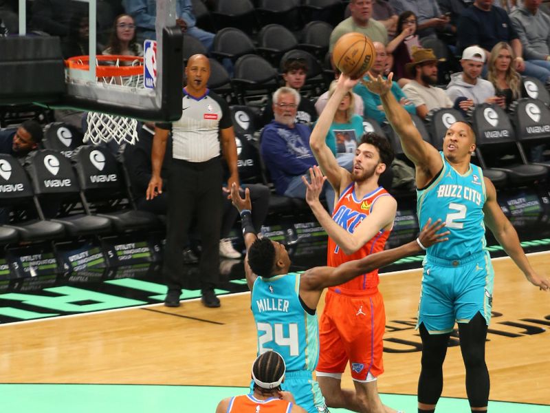 CHARLOTTE, NC - APRIL 7: Chet Holmgren #7 of the Oklahoma City Thunder drives to the basket during the game against the Charlotte Hornets on April 7, 2024 at Spectrum Center in Charlotte, North Carolina. NOTE TO USER: User expressly acknowledges and agrees that, by downloading and or using this photograph, User is consenting to the terms and conditions of the Getty Images License Agreement. Mandatory Copyright Notice: Copyright 2024 NBAE (Photo by Kent Smith/NBAE via Getty Images)