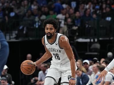 DALLAS, TX - OCTOBER 27: Spencer Dinwiddie #26 of the Brooklyn Nets dribbles the ball during the game against the Dallas Mavericks on October 27, 2023 at the American Airlines Center in Dallas, Texas. NOTE TO USER: User expressly acknowledges and agrees that, by downloading and or using this photograph, User is consenting to the terms and conditions of the Getty Images License Agreement. Mandatory Copyright Notice: Copyright 2023 NBAE (Photo by Glenn James/NBAE via Getty Images)