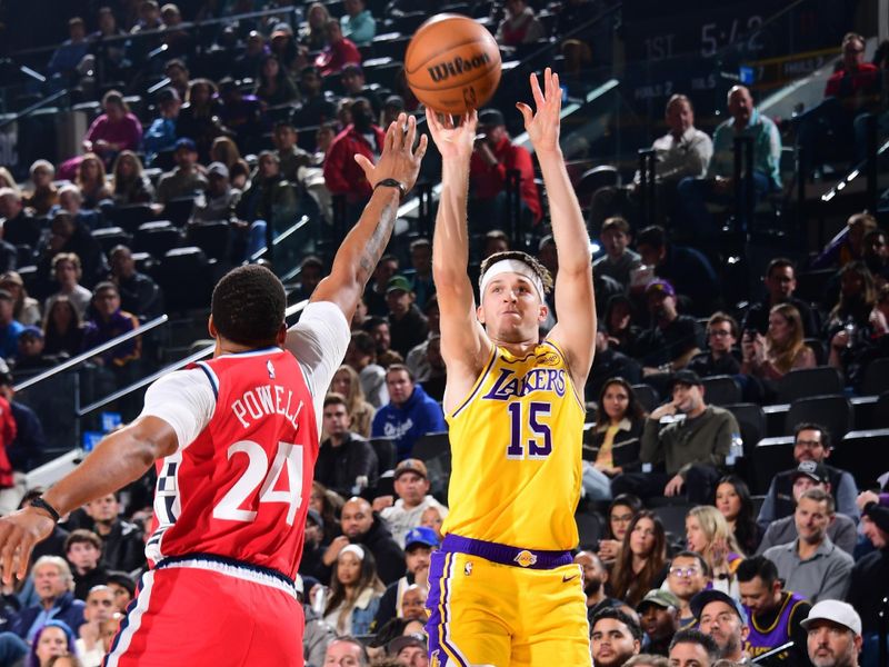 INGLEWOOD, CA - FEBRUARY 4: Austin Reaves #15 of the Los Angeles Lakers shoots the ball during the game against the LA Clippers on February 4, 2025 at Intuit Dome in Los Angeles, California. NOTE TO USER: User expressly acknowledges and agrees that, by downloading and/or using this Photograph, user is consenting to the terms and conditions of the Getty Images License Agreement. Mandatory Copyright Notice: Copyright 2025 NBAE (Photo by Adam Pantozzi/NBAE via Getty Images)