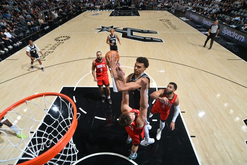 SAN ANTONIO, TX - OCTOBER 28: Victor Wembanyama #1 of the San Antonio Spurs drives to the basket during the game against the Houston Rockets during a regular season game on October 28, 2024 at the Frost Bank Center in San Antonio, Texas. NOTE TO USER: User expressly acknowledges and agrees that, by downloading and or using this photograph, user is consenting to the terms and conditions of the Getty Images License Agreement. Mandatory Copyright Notice: Copyright 2024 NBAE (Photos by Michael Gonzales/NBAE via Getty Images)