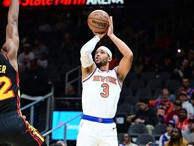 ATLANTA, GA - NOVEMBER 15: Josh Hart #3 of the New York Knicks shoots the ball during the game against the Atlanta Hawks on November 15, 2023 at State Farm Arena in Atlanta, Georgia.  NOTE TO USER: User expressly acknowledges and agrees that, by downloading and/or using this Photograph, user is consenting to the terms and conditions of the Getty Images License Agreement. Mandatory Copyright Notice: Copyright 2023 NBAE (Photo by Adam Hagy/NBAE via Getty Images)