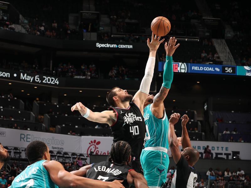 CHARLOTTE, NC - MARCH 31: Ivica Zubac #40 of the LA Clippers and Miles Bridges #0 of the Charlotte Hornets go up for a jump ball during the game on March 31, 2024 at Spectrum Center in Charlotte, North Carolina. NOTE TO USER: User expressly acknowledges and agrees that, by downloading and or using this photograph, User is consenting to the terms and conditions of the Getty Images License Agreement. Mandatory Copyright Notice: Copyright 2024 NBAE (Photo by Kent Smith/NBAE via Getty Images)