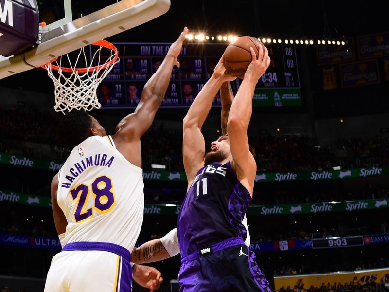 LOS ANGELES, CA - OCTOBER 26: Domantas Sabonis #11 of the Sacramento Kings drives to the basket during the game against the Los Angeles Lakers on October 26, 2024 at Crypto.Com Arena in Los Angeles, California. NOTE TO USER: User expressly acknowledges and agrees that, by downloading and/or using this Photograph, user is consenting to the terms and conditions of the Getty Images License Agreement. Mandatory Copyright Notice: Copyright 2024 NBAE (Photo by Adam Pantozzi/NBAE via Getty Images)