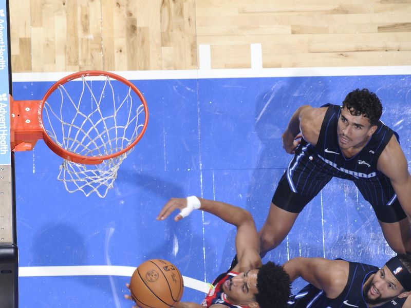 ORLANDO, FL - NOVMEBER 10: Jordan Poole #13 of the Washington Wizards drives to the basket during the game against the Orlando Magic on November 10, 2024 at Kia Center in Orlando, Florida. NOTE TO USER: User expressly acknowledges and agrees that, by downloading and or using this photograph, User is consenting to the terms and conditions of the Getty Images License Agreement. Mandatory Copyright Notice: Copyright 2024 NBAE (Photo by Fernando Medina/NBAE via Getty Images)