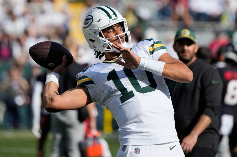 Green Bay Packers quarterback Jordan Love warms up before an NFL football game against the Houston Texans, Sunday, Oct. 20, 2024, in Green Bay, Wis. (AP Photo/Morry Gash)