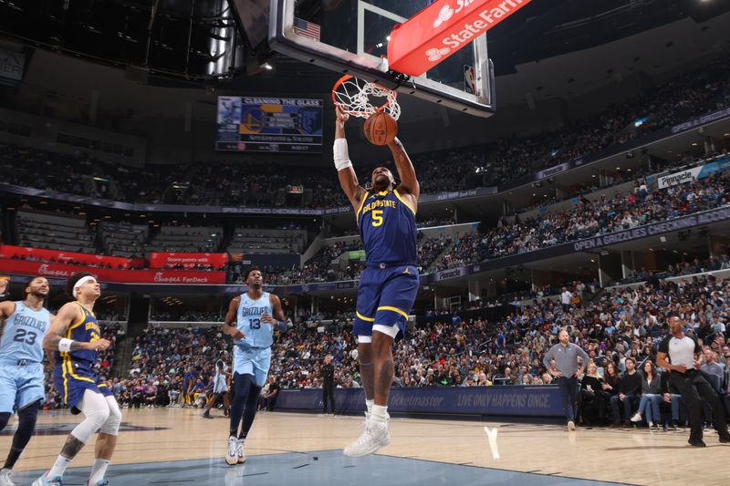 MEMPHIS, TN - FEBRUARY 2: Kevon Looney #5 of the Golden State Warriors dunks the ball during the game against the Memphis Grizzlies on February 2, 2024 at FedExForum in Memphis, Tennessee. NOTE TO USER: User expressly acknowledges and agrees that, by downloading and or using this photograph, User is consenting to the terms and conditions of the Getty Images License Agreement. Mandatory Copyright Notice: Copyright 2024 NBAE (Photo by Joe Murphy/NBAE via Getty Images)