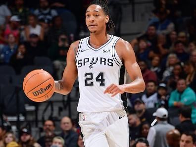 Clash at Crypto.com Arena: San Antonio Spurs Take on LA Clippers