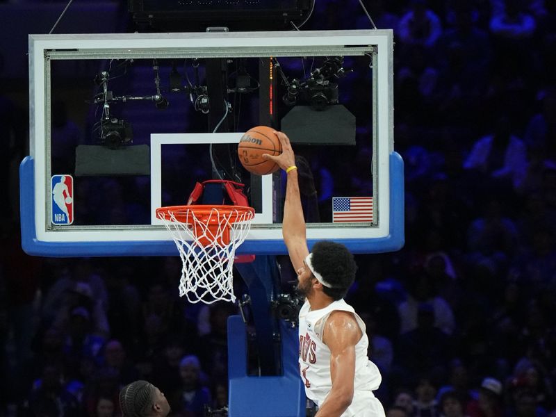 PHILADELPHIA, PA - FEBRUARY 23: Jarrett Allen #31 of the Cleveland Cavaliers dunks the ball during the game against the Philadelphia 76ers on February 23, 2024 at the Wells Fargo Center in Philadelphia, Pennsylvania NOTE TO USER: User expressly acknowledges and agrees that, by downloading and/or using this Photograph, user is consenting to the terms and conditions of the Getty Images License Agreement. Mandatory Copyright Notice: Copyright 2024 NBAE (Photo by Jesse D. Garrabrant/NBAE via Getty Images)