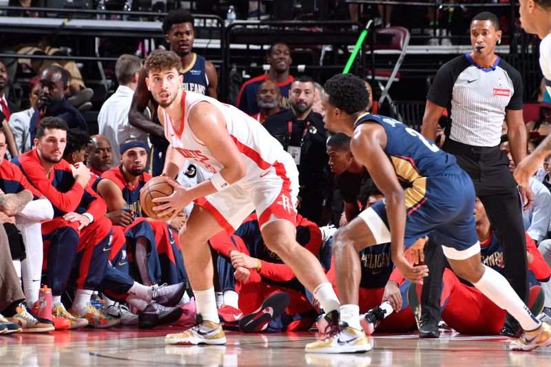 HOUSTON, TX - OCTOBER 15: Alperen Sengun #28 of the Houston Rockets handles the ball during the game against the New Orleans Pelicans during a NBA preseason game on October 15, 2024 at the Toyota Center in Houston, Texas. NOTE TO USER: User expressly acknowledges and agrees that, by downloading and or using this photograph, User is consenting to the terms and conditions of the Getty Images License Agreement. Mandatory Copyright Notice: Copyright 2024 NBAE (Photo by Logan Riely/NBAE via Getty Images)