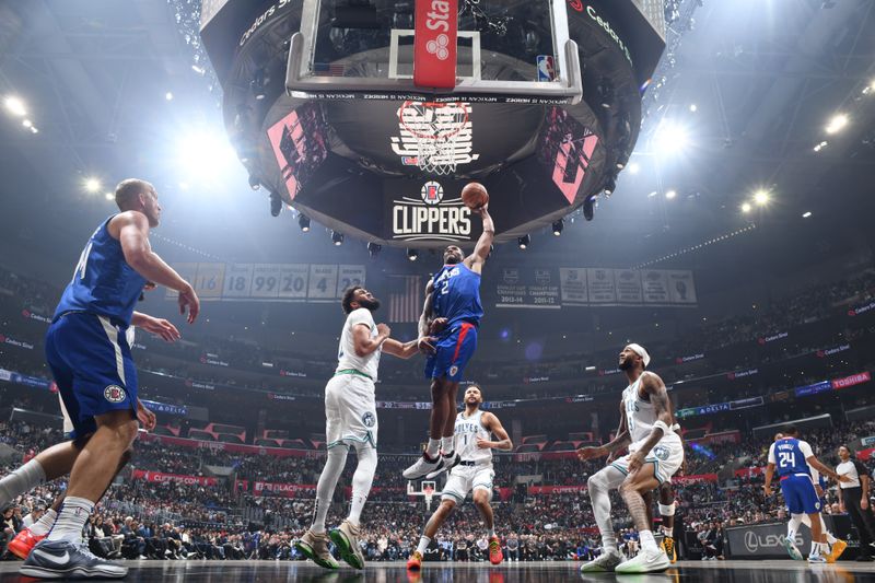 LOS ANGELES, CA - FEBRUARY 12:  Kawhi Leonard #2 of the LA Clippers goes to the basket during the game on February 12, 2024 at Crypto.Com Arena in Los Angeles, California. NOTE TO USER: User expressly acknowledges and agrees that, by downloading and/or using this Photograph, user is consenting to the terms and conditions of the Getty Images License Agreement. Mandatory Copyright Notice: Copyright 2024 NBAE (Photo by Adam Pantozzi/NBAE via Getty Images)