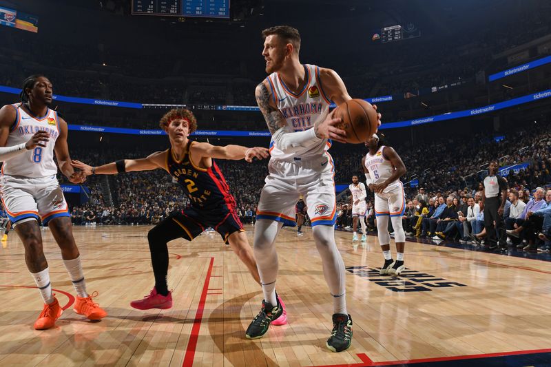 SAN FRANCISCO, CA - NOVEMBER 27: Isaiah Hartenstein #55 of the Oklahoma City Thunder handles the ball during the game against the Golden State Warriors on November 27, 2024 at Chase Center in San Francisco, California. NOTE TO USER: User expressly acknowledges and agrees that, by downloading and or using this photograph, user is consenting to the terms and conditions of Getty Images License Agreement. Mandatory Copyright Notice: Copyright 2024 NBAE (Photo by Noah Graham/NBAE via Getty Images)