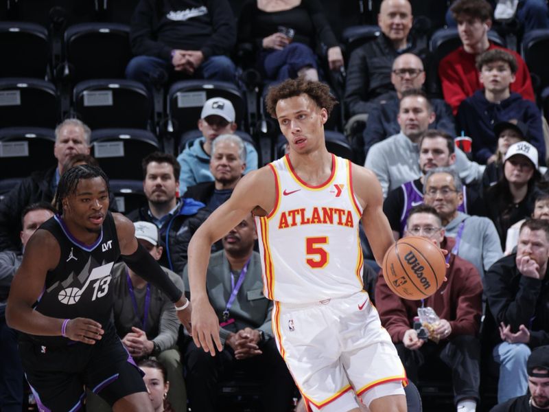 SALT LAKE CITY, UT - JANUARY 7: Dyson Daniels #5 of the Atlanta Hawks drives to the basket during the game against the Utah Jazz on January 7, 2025 at Delta Center in Salt Lake City, Utah. NOTE TO USER: User expressly acknowledges and agrees that, by downloading and or using this Photograph, User is consenting to the terms and conditions of the Getty Images License Agreement. Mandatory Copyright Notice: Copyright 2025 NBAE (Photo by Melissa Majchrzak/NBAE via Getty Images)