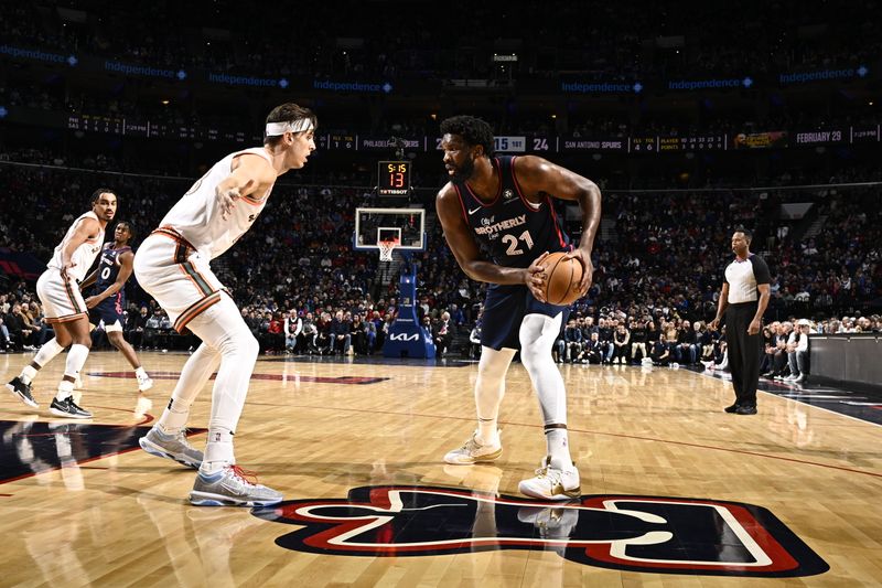 PHILADELPHIA, PA - JANUARY 22: Joel Embiid #21 of the Philadelphia 76ers handles the ball during the game against the San Antonio Spurs on January 22, 2024 at the Wells Fargo Center in Philadelphia, Pennsylvania NOTE TO USER: User expressly acknowledges and agrees that, by downloading and/or using this Photograph, user is consenting to the terms and conditions of the Getty Images License Agreement. Mandatory Copyright Notice: Copyright 2024 NBAE (Photo by David Dow/NBAE via Getty Images)