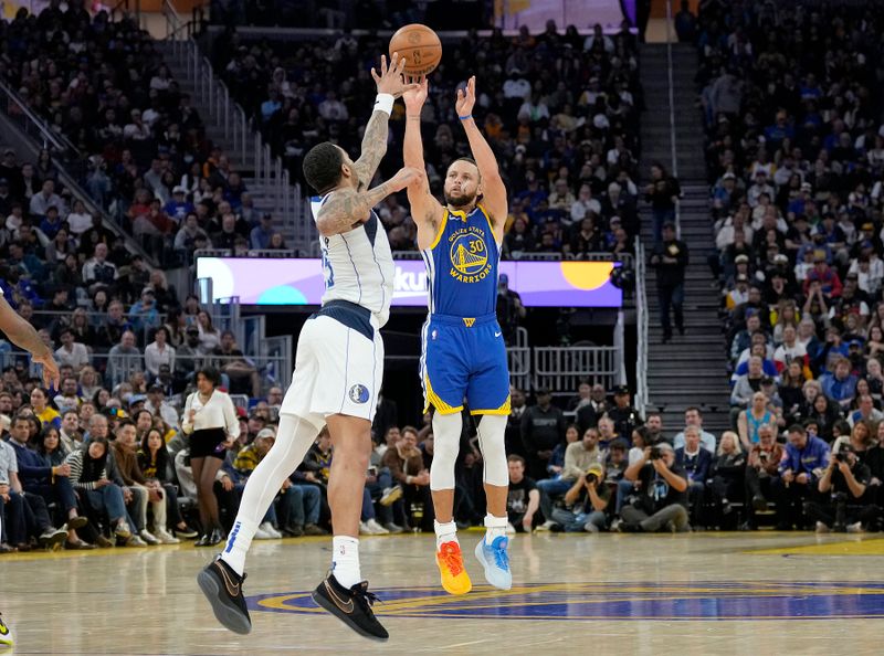 SAN FRANCISCO, CALIFORNIA - FEBRUARY 23: Stephen Curry #30 of the Golden State Warriors shoots a three-point shot over P.J. Washington #25 of the Dallas Mavericks during the second half at Chase Center on February 23, 2025 in San Francisco, California. NOTE TO USER: User expressly acknowledges and agrees that, by downloading and or using this photograph, User is consenting to the terms and conditions of the Getty Images License Agreement. (Photo by Thearon W. Henderson/Getty Images)