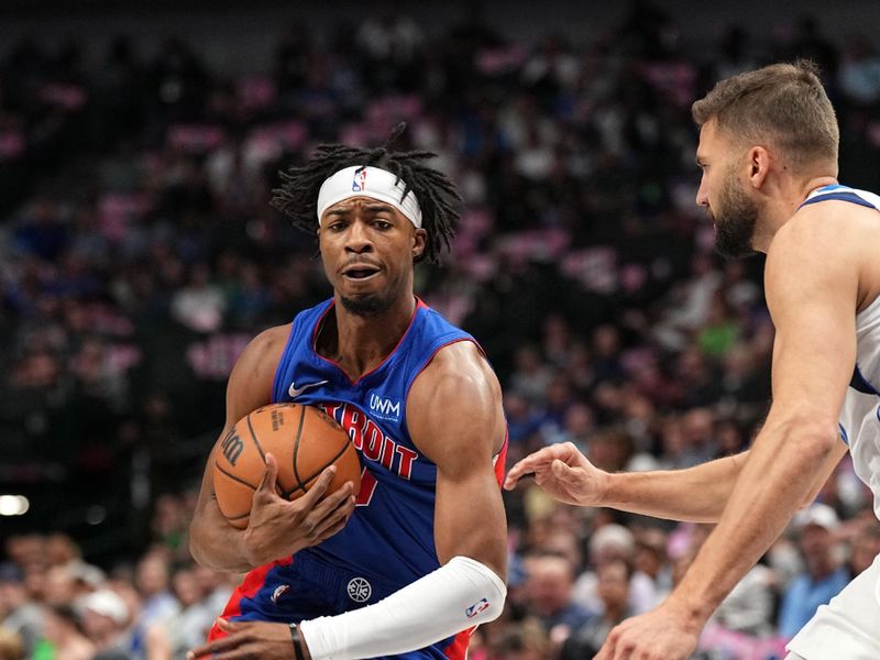 DALLAS, TX - OCTOBER 20: Stanley Umude #17 of the Detroit Pistons drives to the basket during the game against the Dallas Mavericks on October 20, 2023 at the American Airlines Center in Dallas, Texas. NOTE TO USER: User expressly acknowledges and agrees that, by downloading and or using this photograph, User is consenting to the terms and conditions of the Getty Images License Agreement. Mandatory Copyright Notice: Copyright 2023 NBAE (Photo by Glenn James/NBAE via Getty Images)