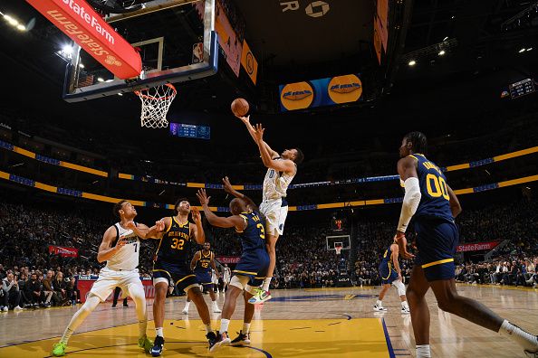 SAN FRANCISCO, CA - DECEMBER 30: Dante Exum #0 of the Dallas Mavericks drives to the basket during the game against the Golden State Warriors on December 30, 2023 at Chase Center in San Francisco, California. NOTE TO USER: User expressly acknowledges and agrees that, by downloading and or using this photograph, user is consenting to the terms and conditions of Getty Images License Agreement. Mandatory Copyright Notice: Copyright 2023 NBAE (Photo by Noah Graham/NBAE via Getty Images)