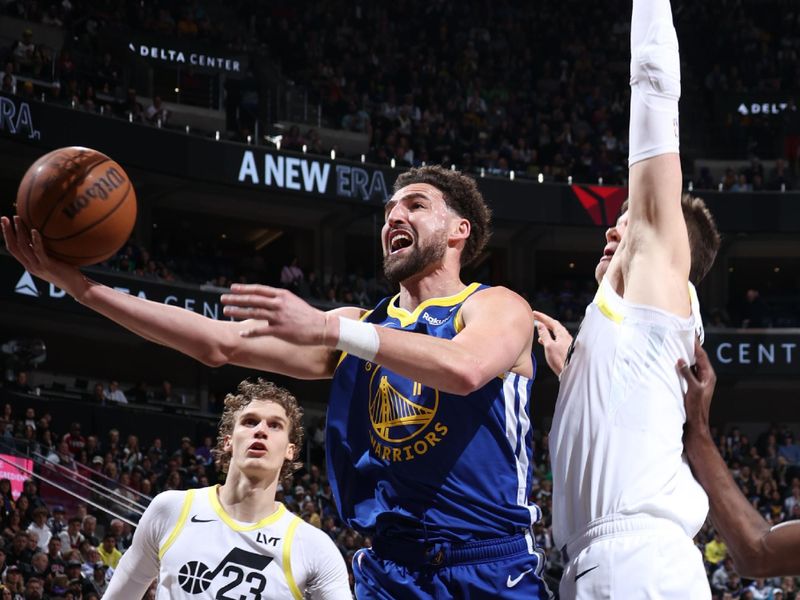 SALT LAKE CITY, UT - FEBRUARY 15: Klay Thompson #11 of the Golden State Warriors drives to the basket against Lauri Markkanen #23 and Walker Kessler #24 of the Utah Jazz during the game on February 15, 2024 at Delta Center in Salt Lake City, Utah. NOTE TO USER: User expressly acknowledges and agrees that, by downloading and or using this Photograph, User is consenting to the terms and conditions of the Getty Images License Agreement. Mandatory Copyright Notice: Copyright 2024 NBAE (Photo by Melissa Majchrzak/NBAE via Getty Images)