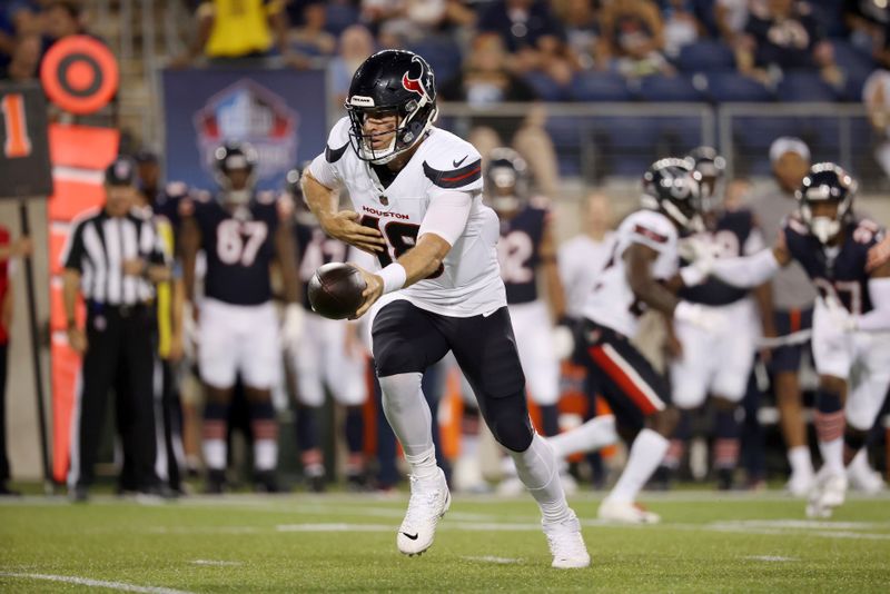 Houston Texans quarterback Case Keenum (18) looks to hand off the ball during an NFL preseason football game against the Chicago Bears, Thursday Aug. 21, 2024, in Canton, Ohio. (AP Photo/Kirk Irwin)