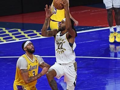 LAS VEGAS, NV - DECEMBER 9: Isaiah Jackson #22 of the Indiana Pacers shoots the ball during the game against the Los Angeles Lakers during the In-Season Tournament Championship game on December 9, 2023 at T-Mobile Arena in Las Vegas, Nevada. NOTE TO USER: User expressly acknowledges and agrees that, by downloading and or using this photograph, User is consenting to the terms and conditions of the Getty Images License Agreement. Mandatory Copyright Notice: Copyright 2023 NBAE (Photo by Juan Ocampo/NBAE via Getty Images)