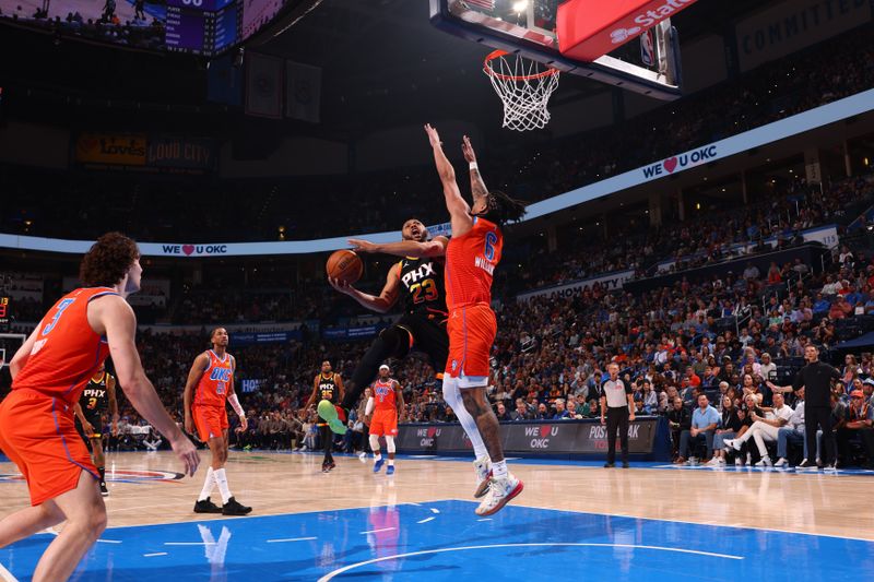 OKLAHOMA CITY, OK - MARCH 29: Eric Gordon #23 of the Phoenix Suns drives to the basket during the game against the Oklahoma City Thunder on March 29, 2024 at Paycom Arena in Oklahoma City, Oklahoma. NOTE TO USER: User expressly acknowledges and agrees that, by downloading and or using this photograph, User is consenting to the terms and conditions of the Getty Images License Agreement. Mandatory Copyright Notice: Copyright 2024 NBAE (Photo by Zach Beeker/NBAE via Getty Images)