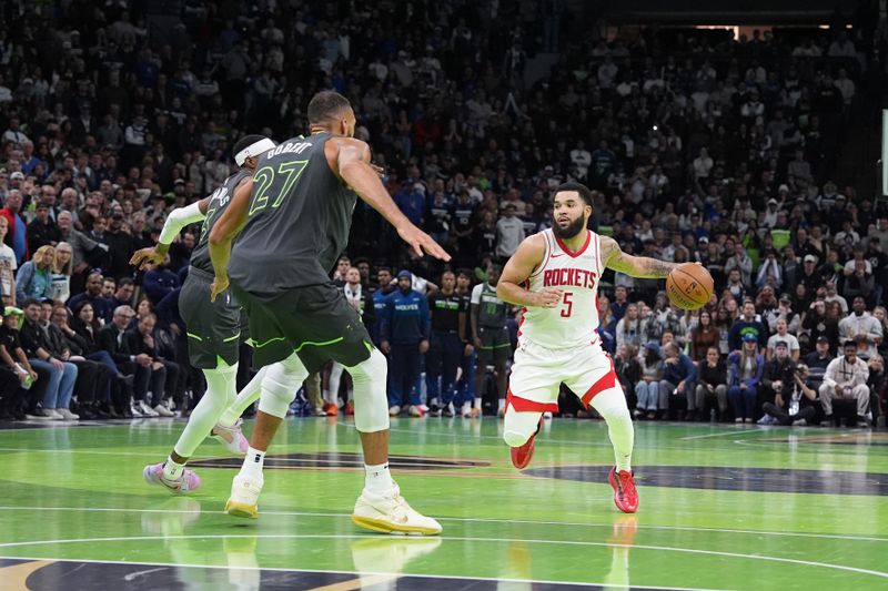 MINNEAPOLIS, MN -  NOVEMBER 26: Fred VanVleet #5 of the Houston Rockets drives to the basket during the game against the Minnesota Timberwolves during the Emirates NBA Cup game on November 26, 2024 at Target Center in Minneapolis, Minnesota. NOTE TO USER: User expressly acknowledges and agrees that, by downloading and or using this Photograph, user is consenting to the terms and conditions of the Getty Images License Agreement. Mandatory Copyright Notice: Copyright 2024 NBAE (Photo by Jordan Johnson/NBAE via Getty Images)