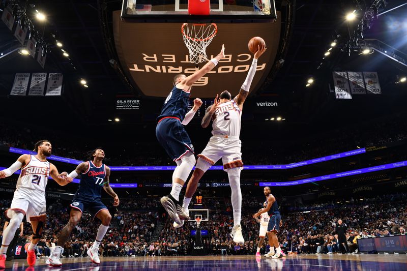 PHOENIX, AZ - JANUARY 27: Nick Richards #2 of the Phoenix Suns drives to the basket during the game against the LA Clippers on January 27, 2025 at Footprint Center in Phoenix, Arizona. NOTE TO USER: User expressly acknowledges and agrees that, by downloading and or using this photograph, user is consenting to the terms and conditions of the Getty Images License Agreement. Mandatory Copyright Notice: Copyright 2025 NBAE (Photo by Barry Gossage/NBAE via Getty Images)