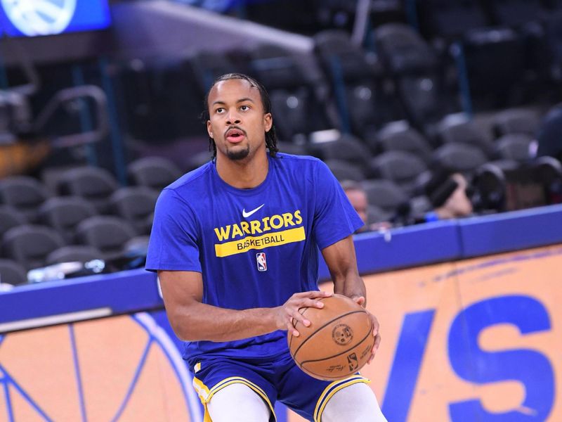 SAN FRANCISCO, CA - NOVEMBER 7: Moses Moody #4 of the Golden State Warriors warms up before the game against the Sacramento Kings on November 7, 2022 at Chase Center in San Francisco, California. NOTE TO USER: User expressly acknowledges and agrees that, by downloading and or using this photograph, user is consenting to the terms and conditions of Getty Images License Agreement. Mandatory Copyright Notice: Copyright 2022 NBAE (Photo by Noah Graham/NBAE via Getty Images)