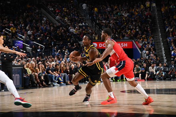 SAN FRANCISCO, CA - DECEMBER 22: Jonathan Kuminga #00 of the Golden State Warriors drives to the basket during the game against the Washington Wizards on December 22, 2023 at Chase Center in San Francisco, California. NOTE TO USER: User expressly acknowledges and agrees that, by downloading and or using this photograph, user is consenting to the terms and conditions of Getty Images License Agreement. Mandatory Copyright Notice: Copyright 2023 NBAE (Photo by Noah Graham/NBAE via Getty Images)