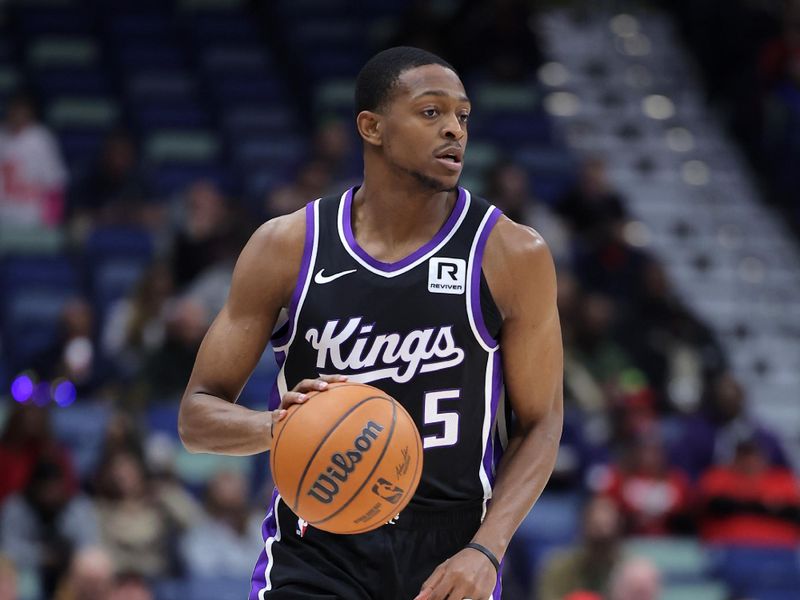 NEW ORLEANS, LOUISIANA - DECEMBER 12: De'Aaron Fox #5 of the Sacramento Kings drives with the ball against the New Orleans Pelicans during a game at the Smoothie King Center on December 12, 2024 in New Orleans, Louisiana. NOTE TO USER: User expressly acknowledges and agrees that, by downloading and or using this Photograph, user is consenting to the terms and conditions of the Getty Images License Agreement. (Photo by Jonathan Bachman/Getty Images)