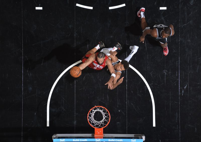 SAN ANTONIO, TX - OCTOBER 28: Dillon Brooks #9 of the Houston Rockets drives to the basket during the game against the San Antonio Spurs  during a regular season game on October 28, 2024 at the Frost Bank Center in San Antonio, Texas. NOTE TO USER: User expressly acknowledges and agrees that, by downloading and or using this photograph, user is consenting to the terms and conditions of the Getty Images License Agreement. Mandatory Copyright Notice: Copyright 2024 NBAE (Photos by Michael Gonzales/NBAE via Getty Images)