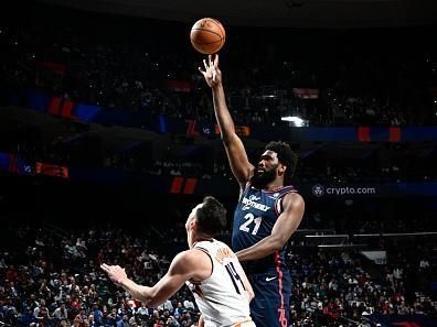 PHILADELPHIA, PA - NOVMEBER 4: Joel Embiid #21 of the Philadelphia 76ers drives to the basket during the game against the Philadelphia 76ers on November 4, 2023 at the Wells Fargo Center in Philadelphia, Pennsylvania NOTE TO USER: User expressly acknowledges and agrees that, by downloading and/or using this Photograph, user is consenting to the terms and conditions of the Getty Images License Agreement. Mandatory Copyright Notice: Copyright 2023 NBAE (Photo by David Dow/NBAE via Getty Images)